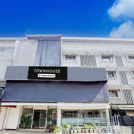 Super Townhouse Khar The Unicontinental Hotel Mumbai Ngoại thất bức ảnh