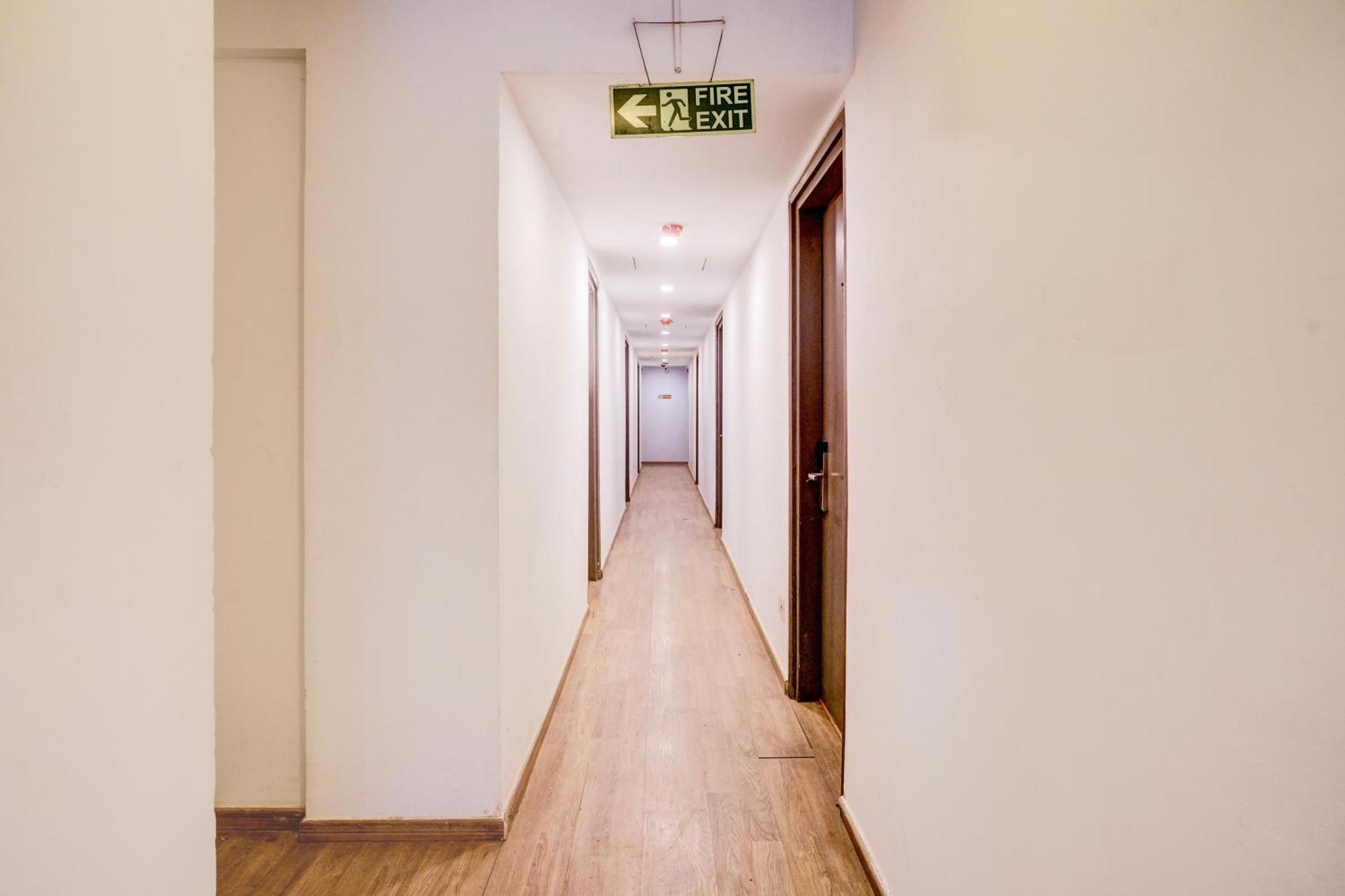 Super Townhouse Khar The Unicontinental Hotel Mumbai Ngoại thất bức ảnh