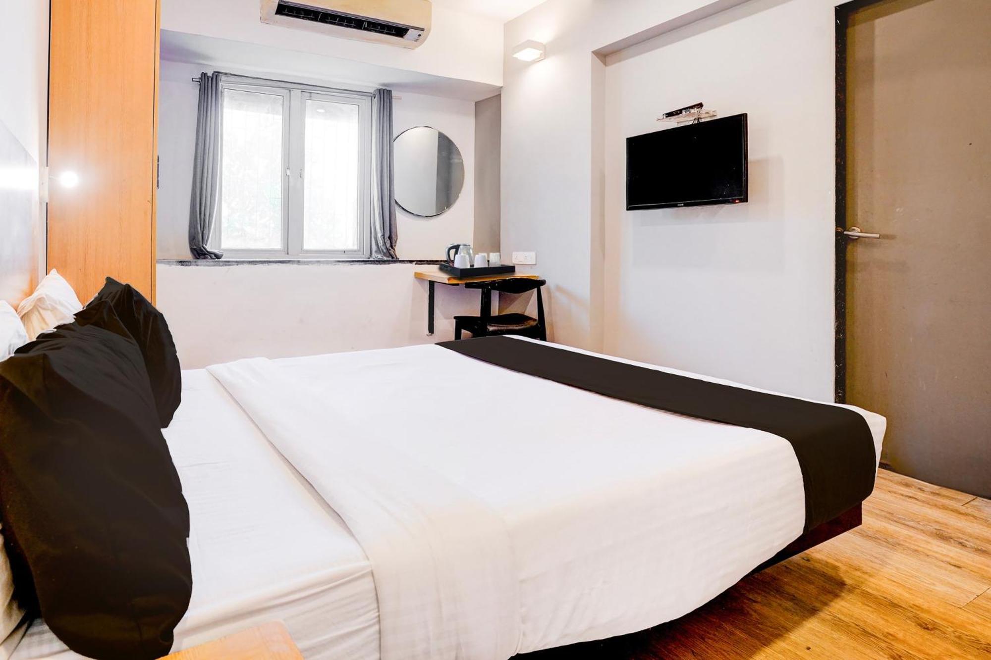 Super Townhouse Khar The Unicontinental Hotel Mumbai Ngoại thất bức ảnh